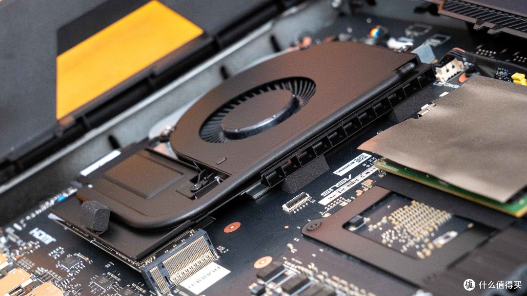 巴掌大机身塞下X3D处理器？ROG魔霸9 MINI颠覆认知
