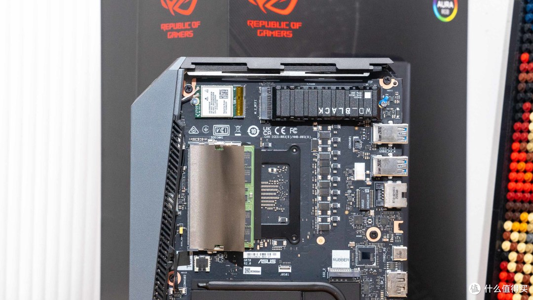 巴掌大机身塞下X3D处理器？ROG魔霸9 MINI颠覆认知