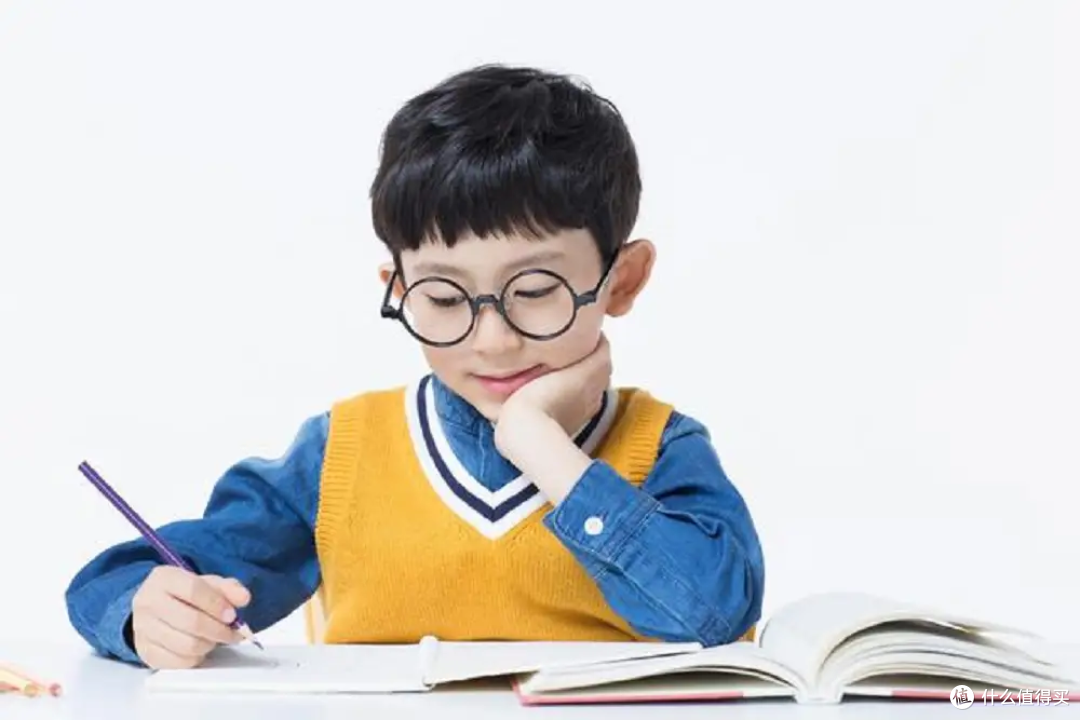 青少年近视高发防控“小眼镜”刻不容缓