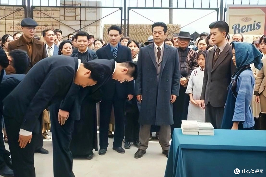 《风与潮》仅播4集,收视直逼第一,终于有熬夜狂追的黑马剧了!