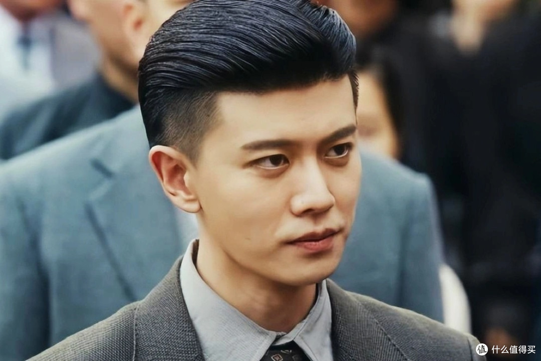 《风与潮》仅播4集,收视直逼第一,终于有熬夜狂追的黑马剧了!