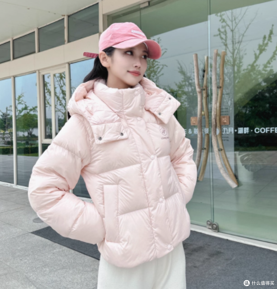 好价闭眼冲!张予曦同款熊猫短款羽绒服90 绒防静电到手仅414 元