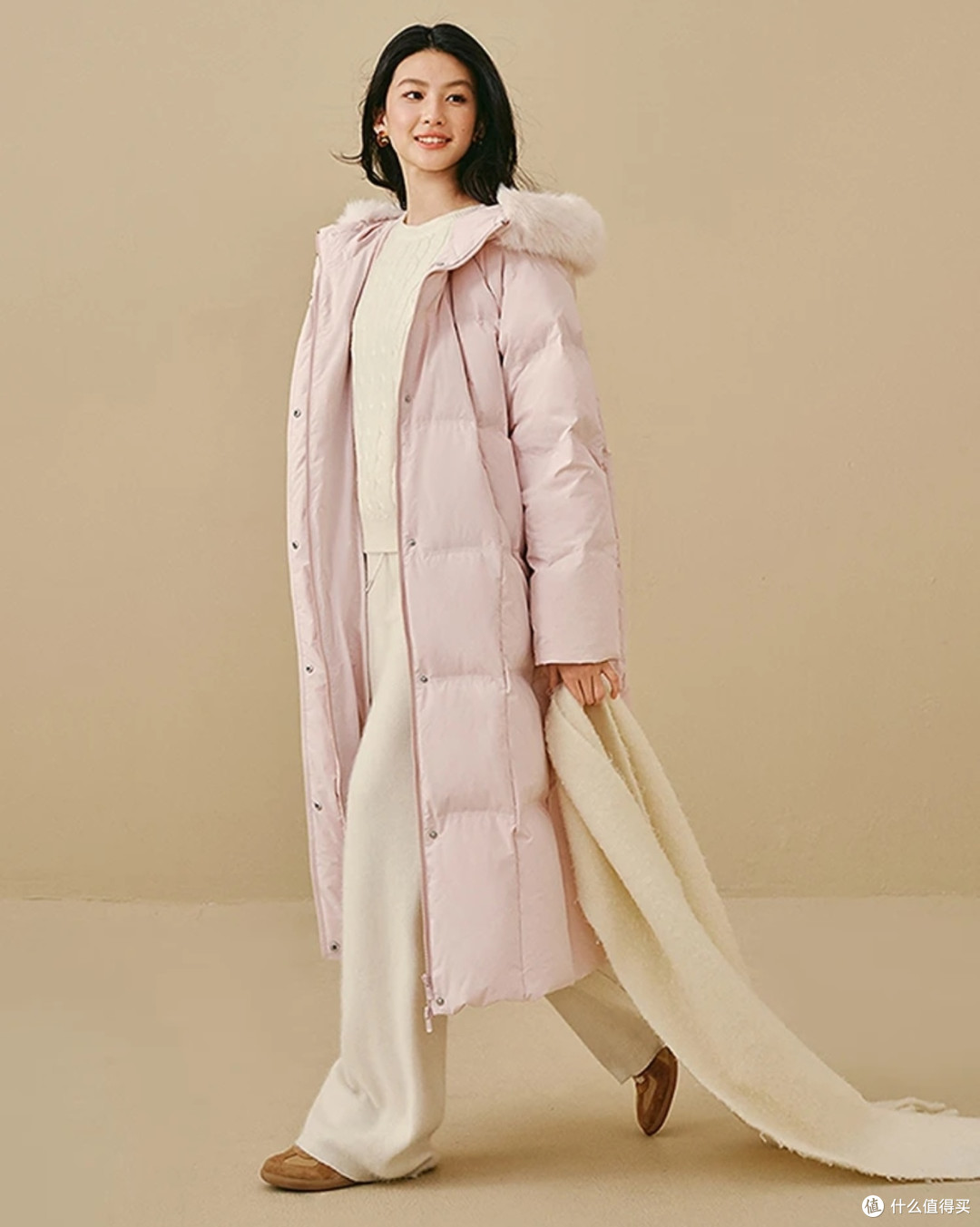 冬季穿搭美丽好衣:茵曼可拆卸毛领连帽羽绒服