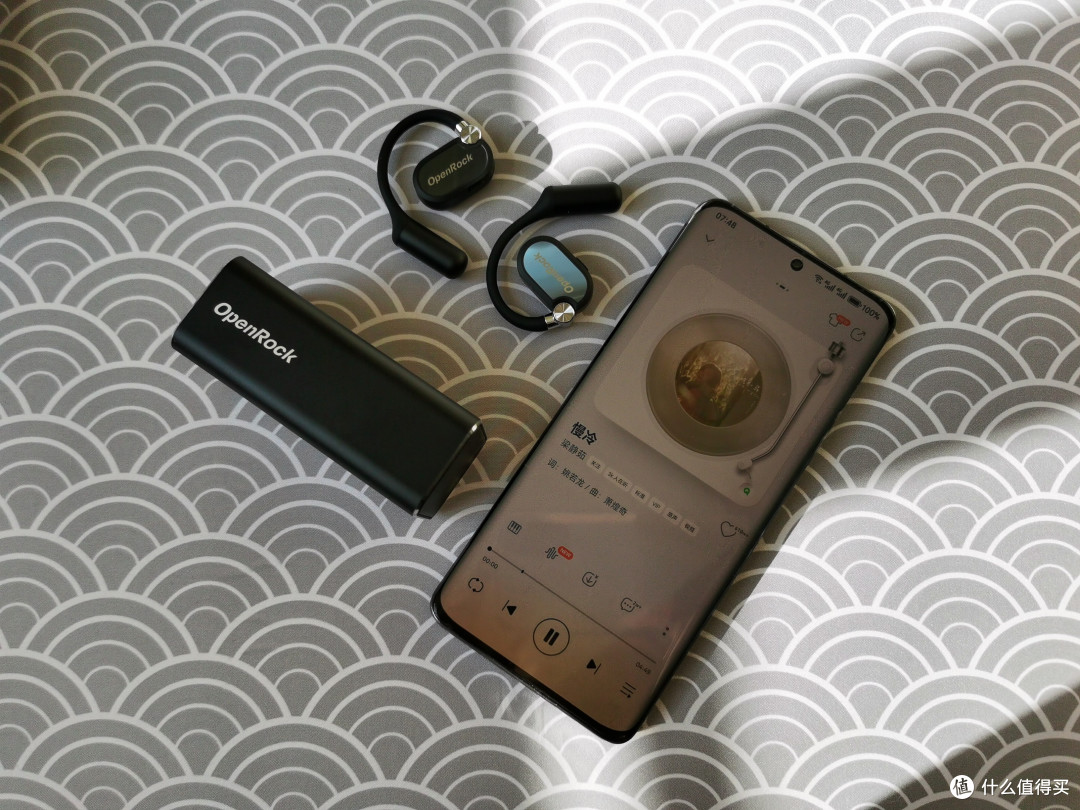 开石 OpenRock X 体验:低音炸裂+48h 续航,戴跑全稳不脱落