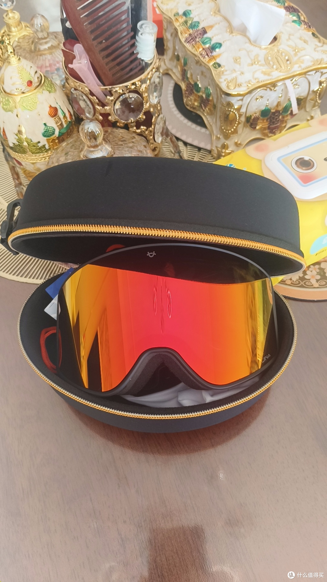 滑雪装备图鉴，高端大气防风保暖滑雪护目镜做雪场最靓的仔