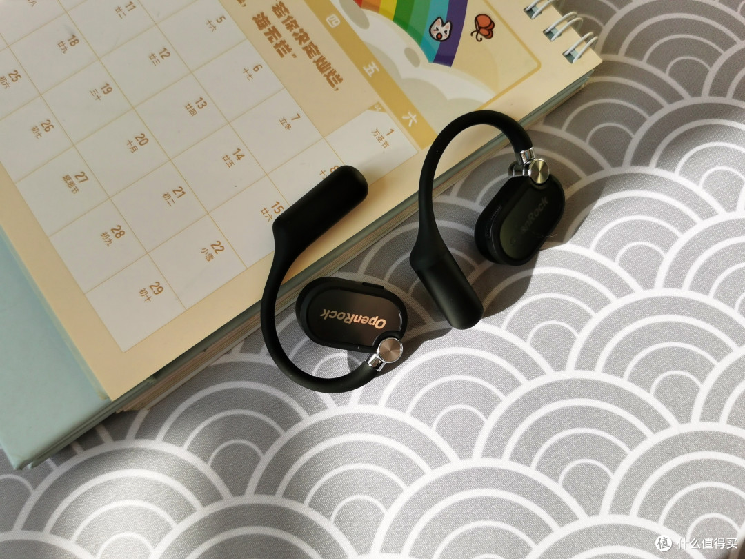 开石 OpenRock X 体验:低音炸裂+48h 续航,戴跑全稳不脱落