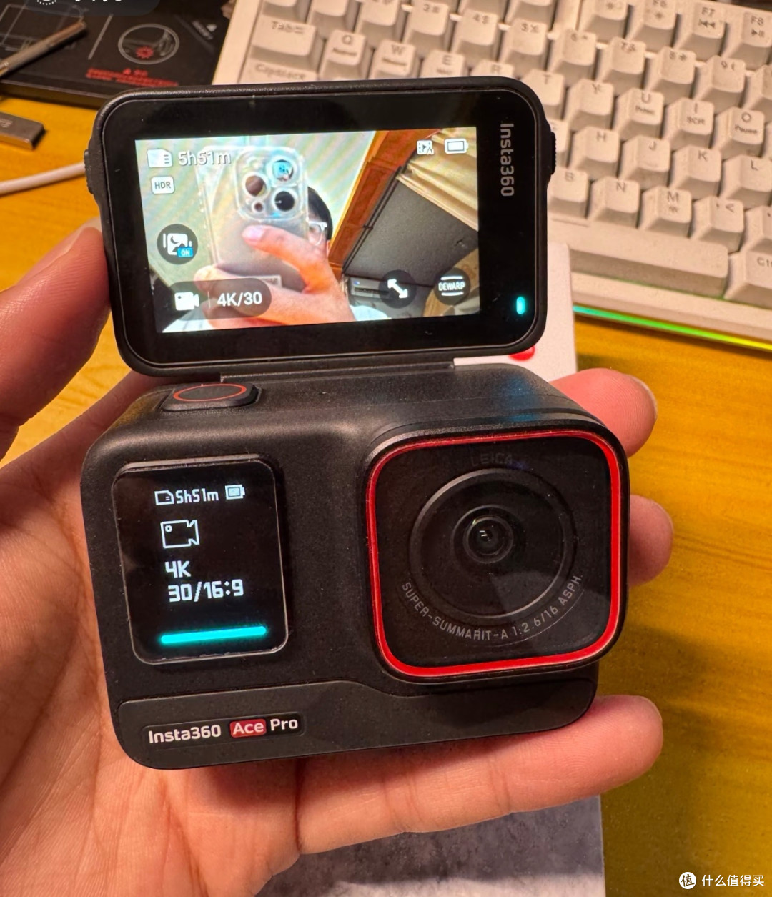 影石Insta360 Ace Pro:滑雪记录的便捷利器
