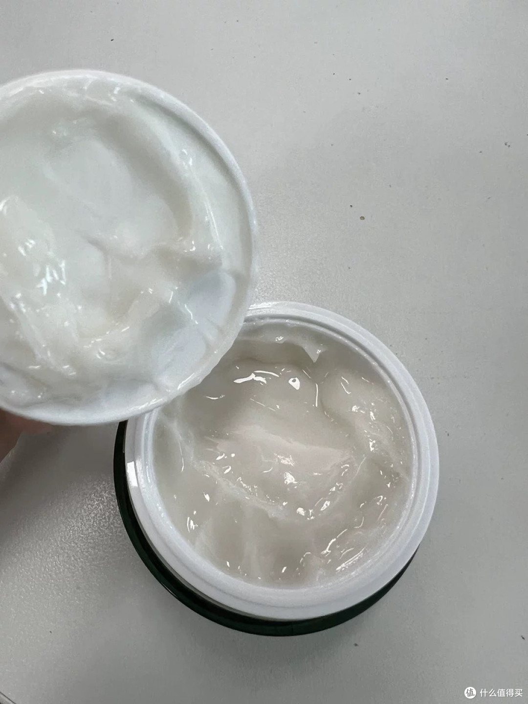 安修泽AI面霜:油橄榄修护力强