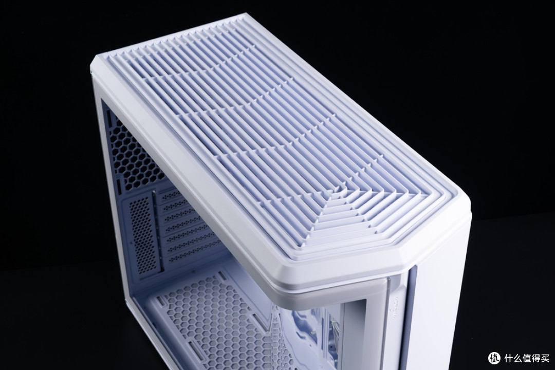 TUF B850-BTF+TUF RTX 5070Ti BTF+先马巨浪3装机体验!