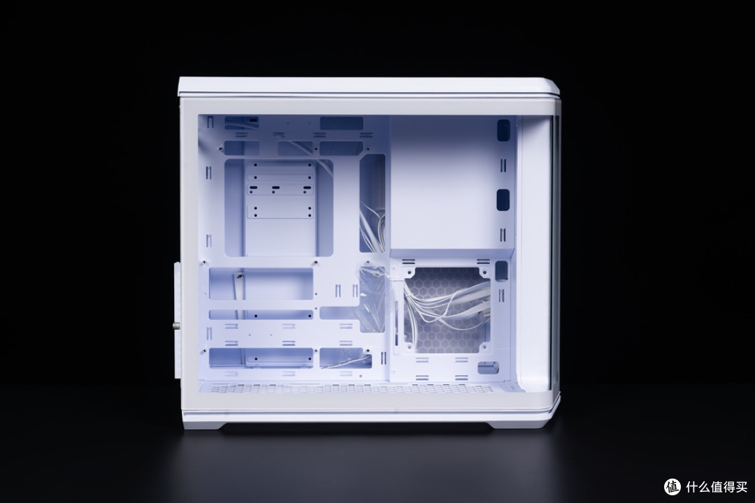TUF B850-BTF+TUF RTX 5070Ti BTF+先马巨浪3装机体验!