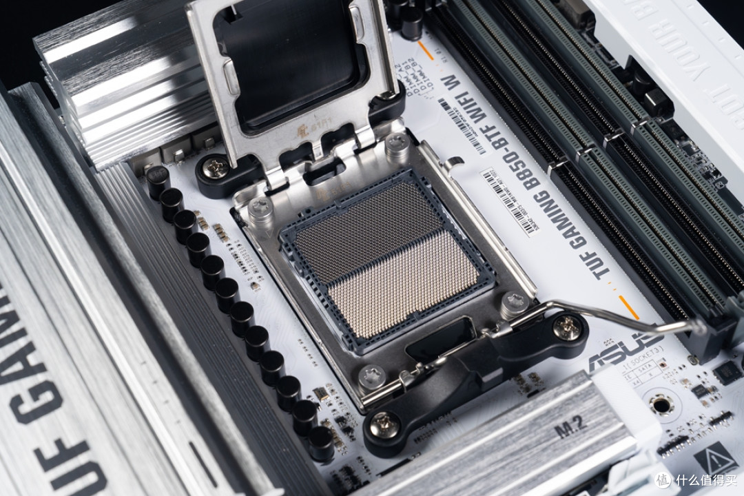 TUF B850-BTF+TUF RTX 5070Ti BTF+先马巨浪3装机体验!