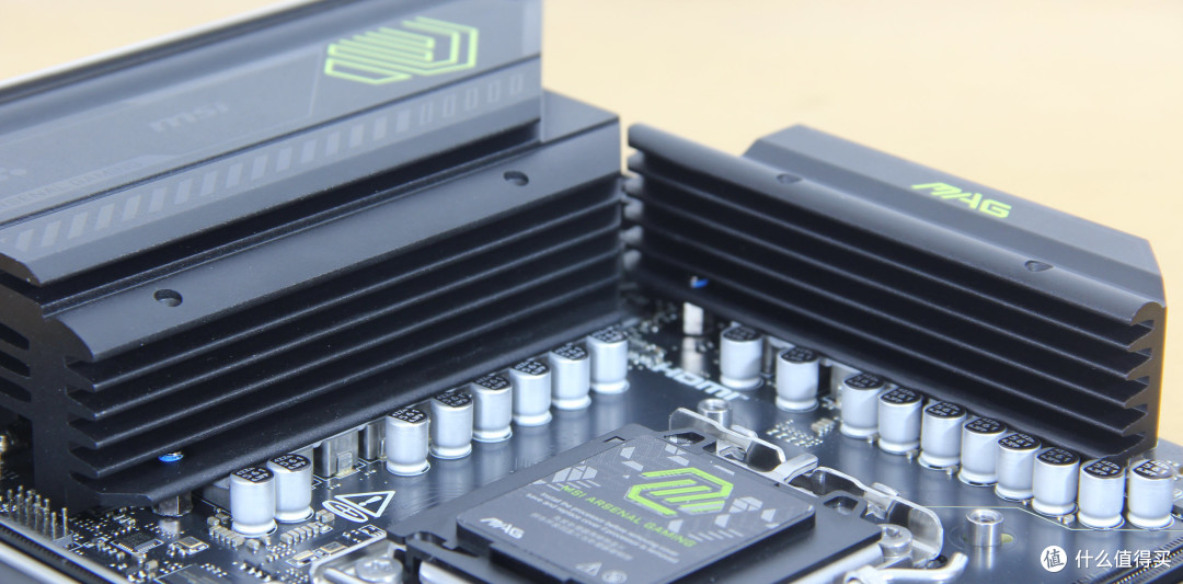 2025硬件大推荐:AMD R7-9800X3D登顶!这颗“游戏神U”彻底封神