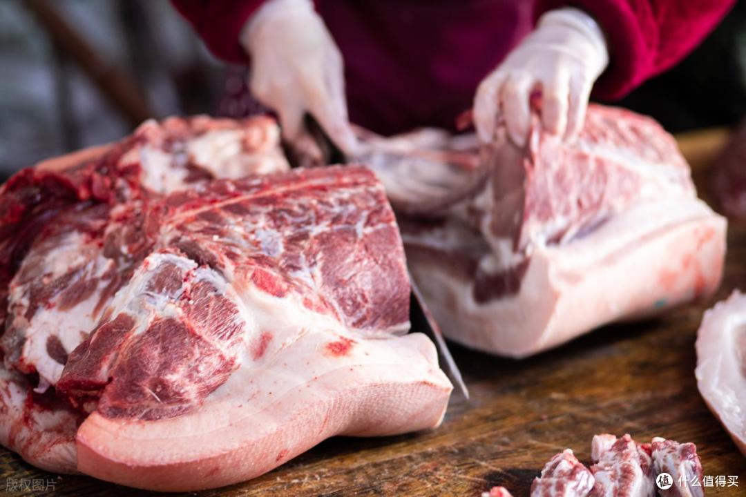 买猪肉,遇到这3种别买!肉贩子:不懂的人才吃