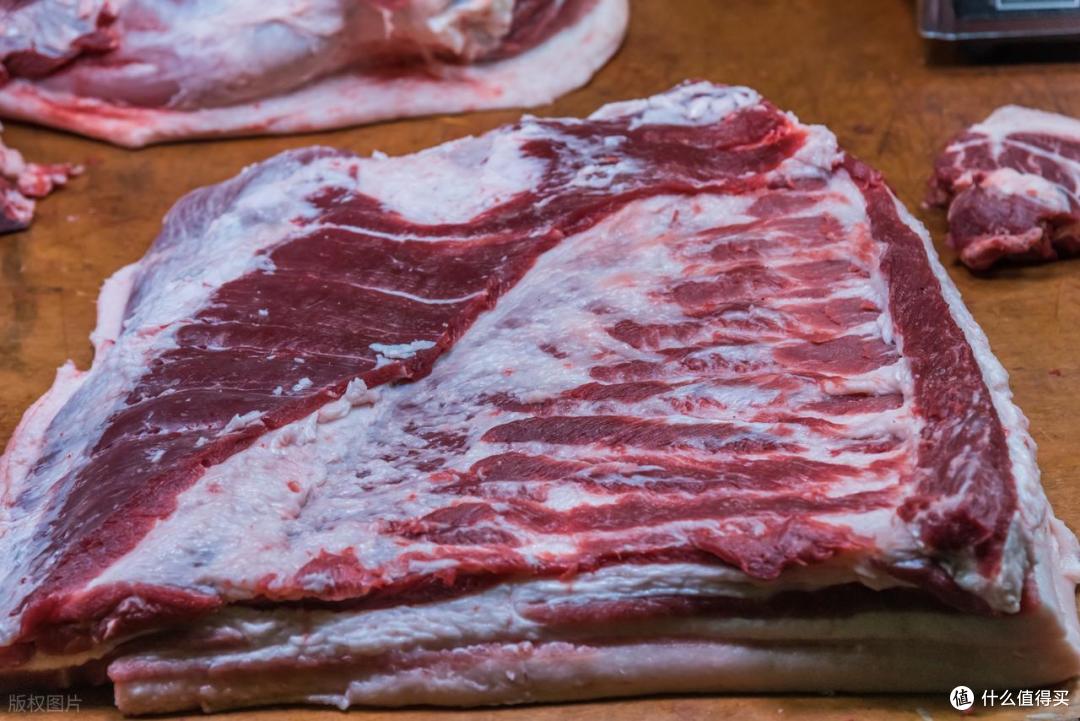 买猪肉,遇到这3种别买!肉贩子:不懂的人才吃