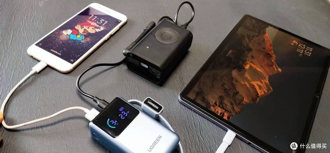 3C认证可上飞机,绿联能量湃Pro55W自带线充电宝,智能数显随时充