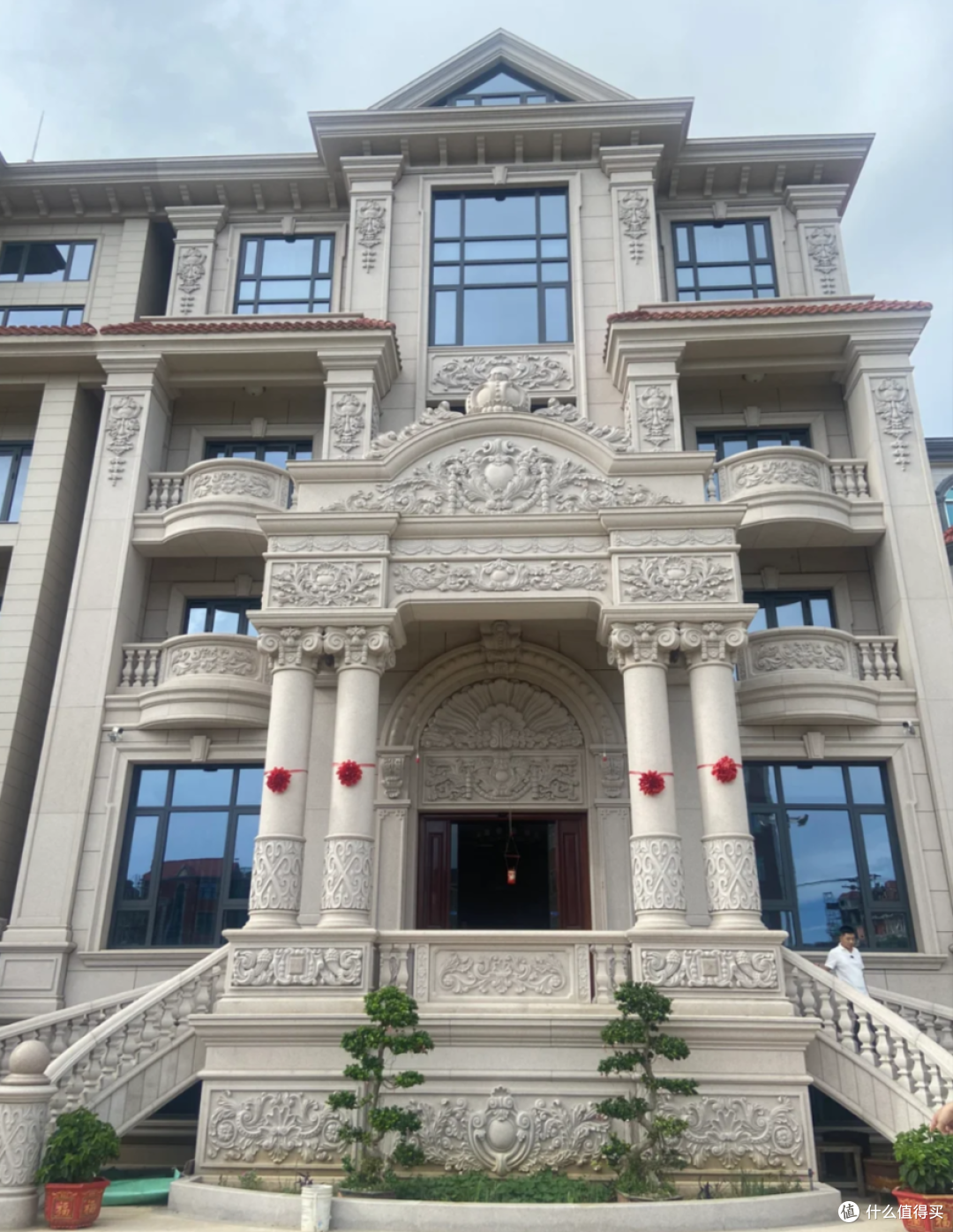 在农村花100万建大别墅的人,最终后悔了吗?