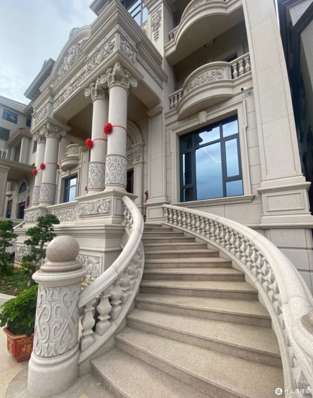 在农村花100万建大别墅的人,最终后悔了吗?