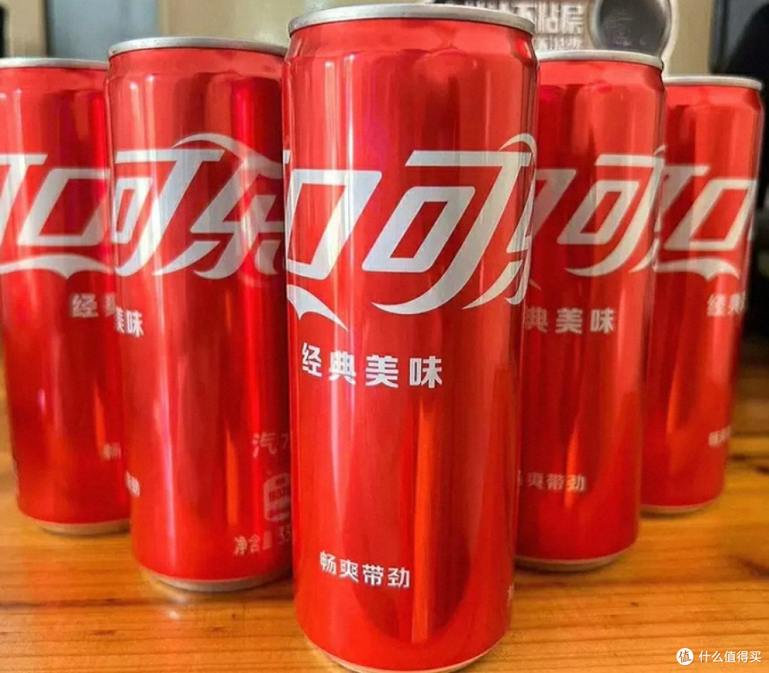 红罐传奇,畅饮时光:可口可乐经典摩登罐整箱装的生活仪式感