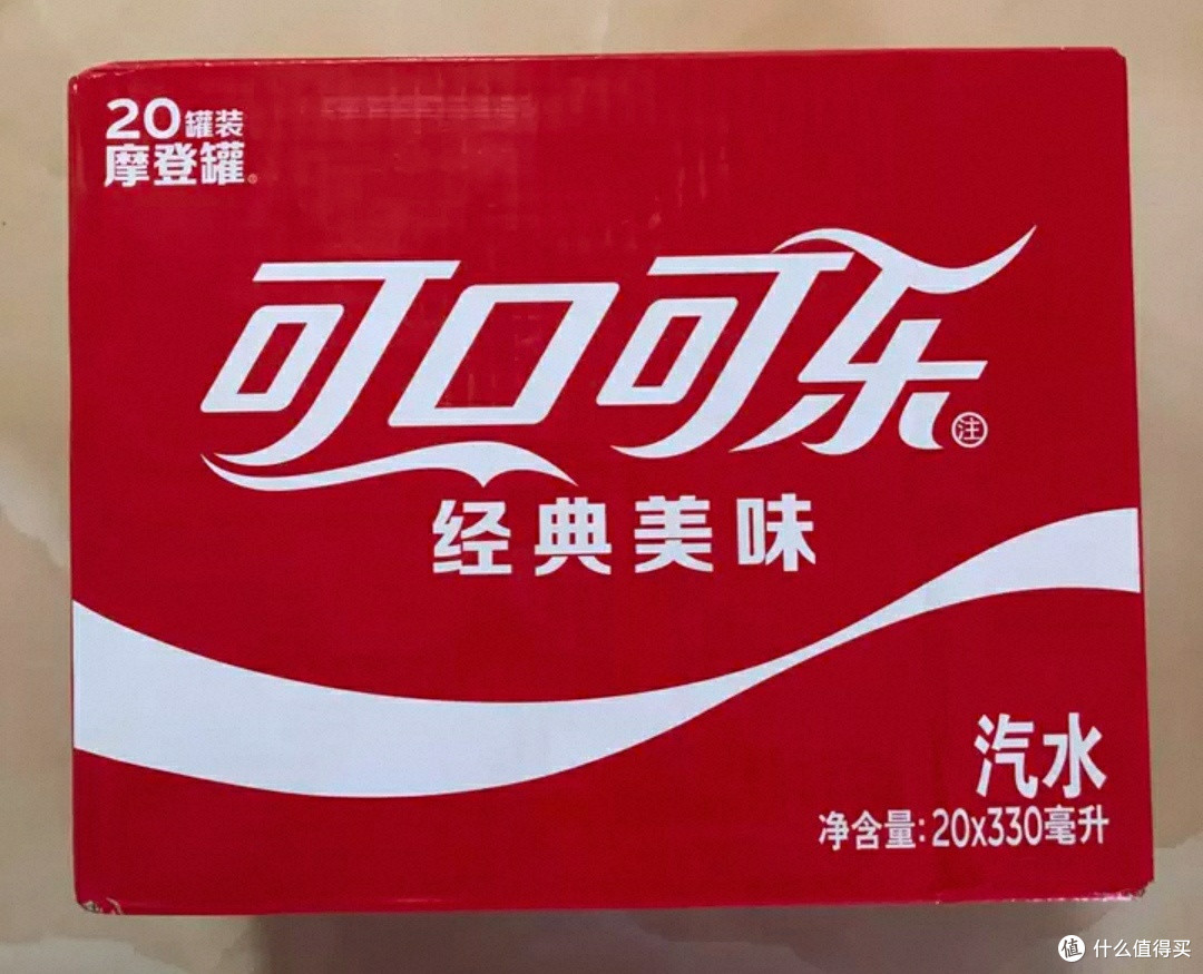 红罐传奇,畅饮时光:可口可乐经典摩登罐整箱装的生活仪式感