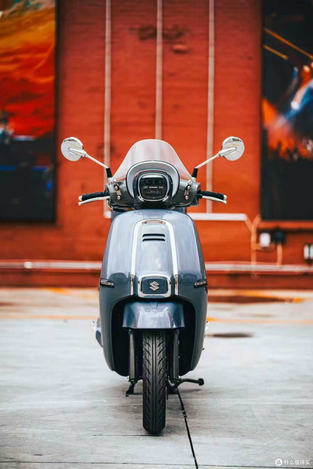 铃木扛不住了!新款 US125 加装 ABS,125cc 踏板内卷天花板来了