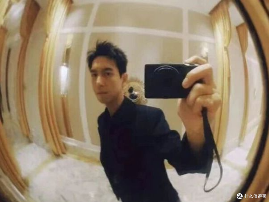 前两天李现在澳门街拍不是还被警告了吗