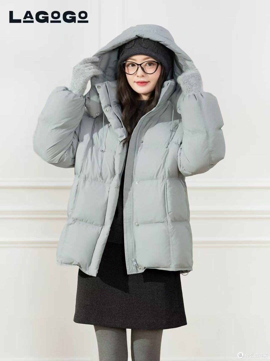 救命!LAGOGO这件雾霾蓝羽绒服在雪地里美哭了❄️