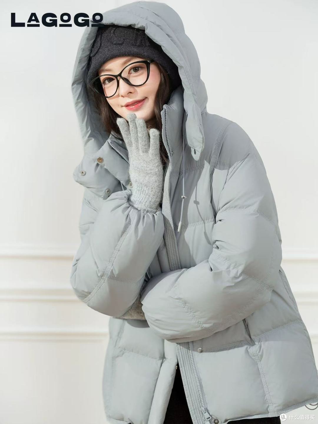 救命!LAGOGO这件雾霾蓝羽绒服在雪地里美哭了❄️