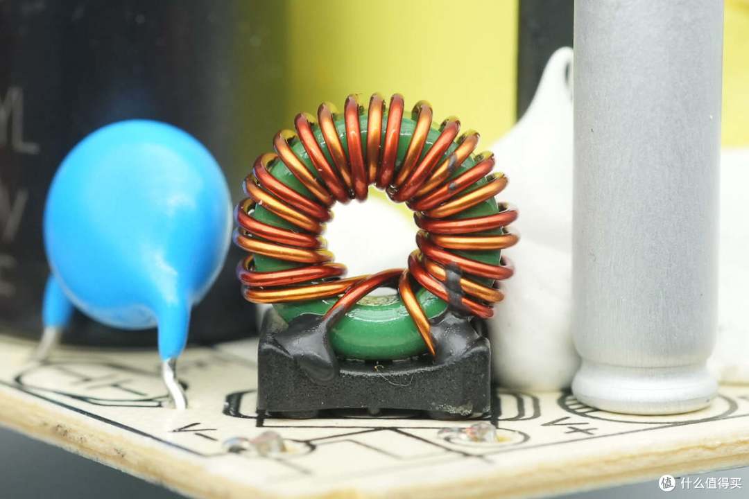 40多年老牌电源厂商旗下36W电源适配器拆解