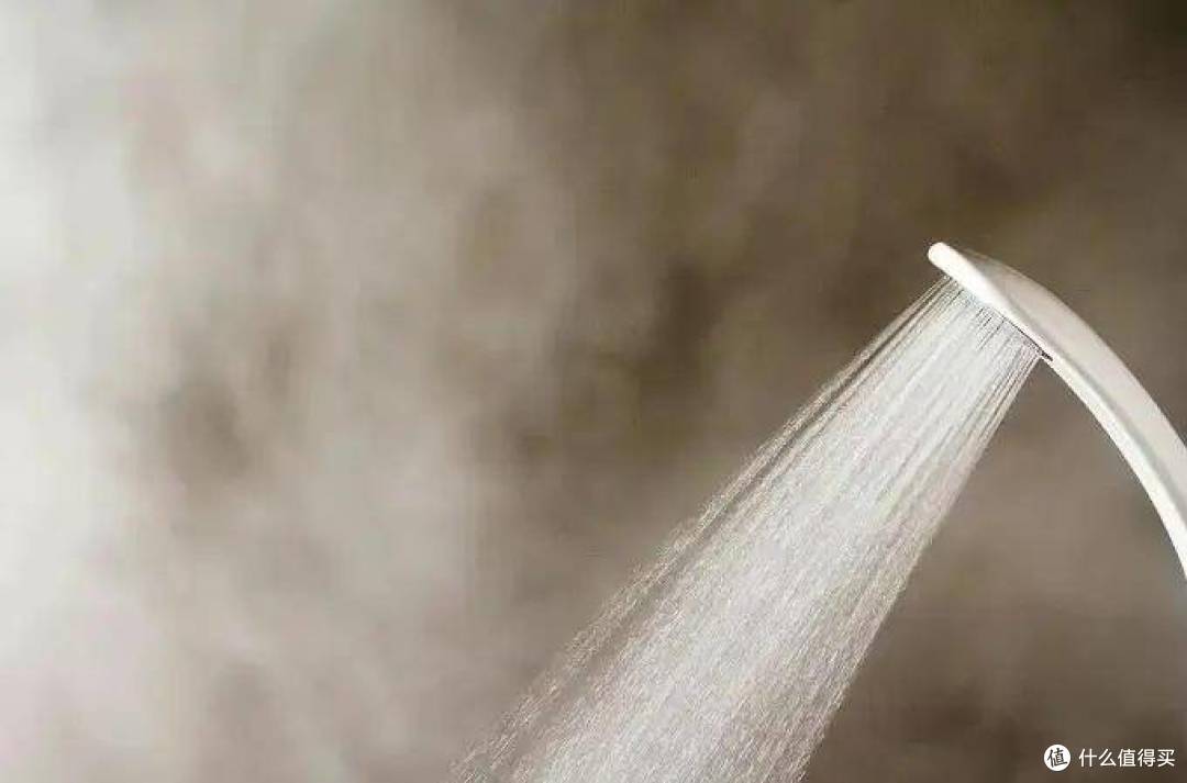 冬天洗澡劝你少碰这3件事！皮肤干到裂、寒气钻骨，都是因为它