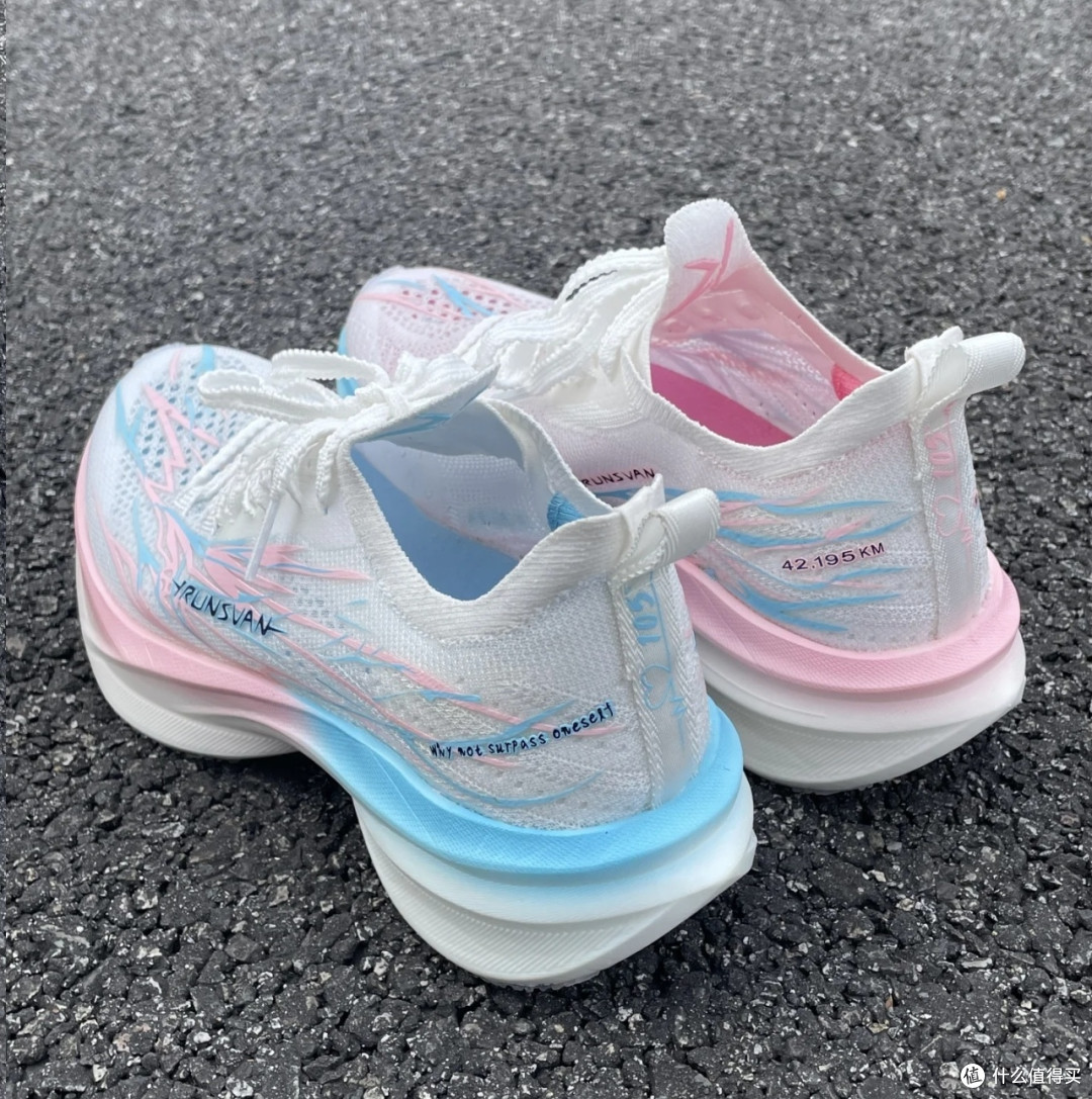 冬训跑鞋舒适上脚即适配