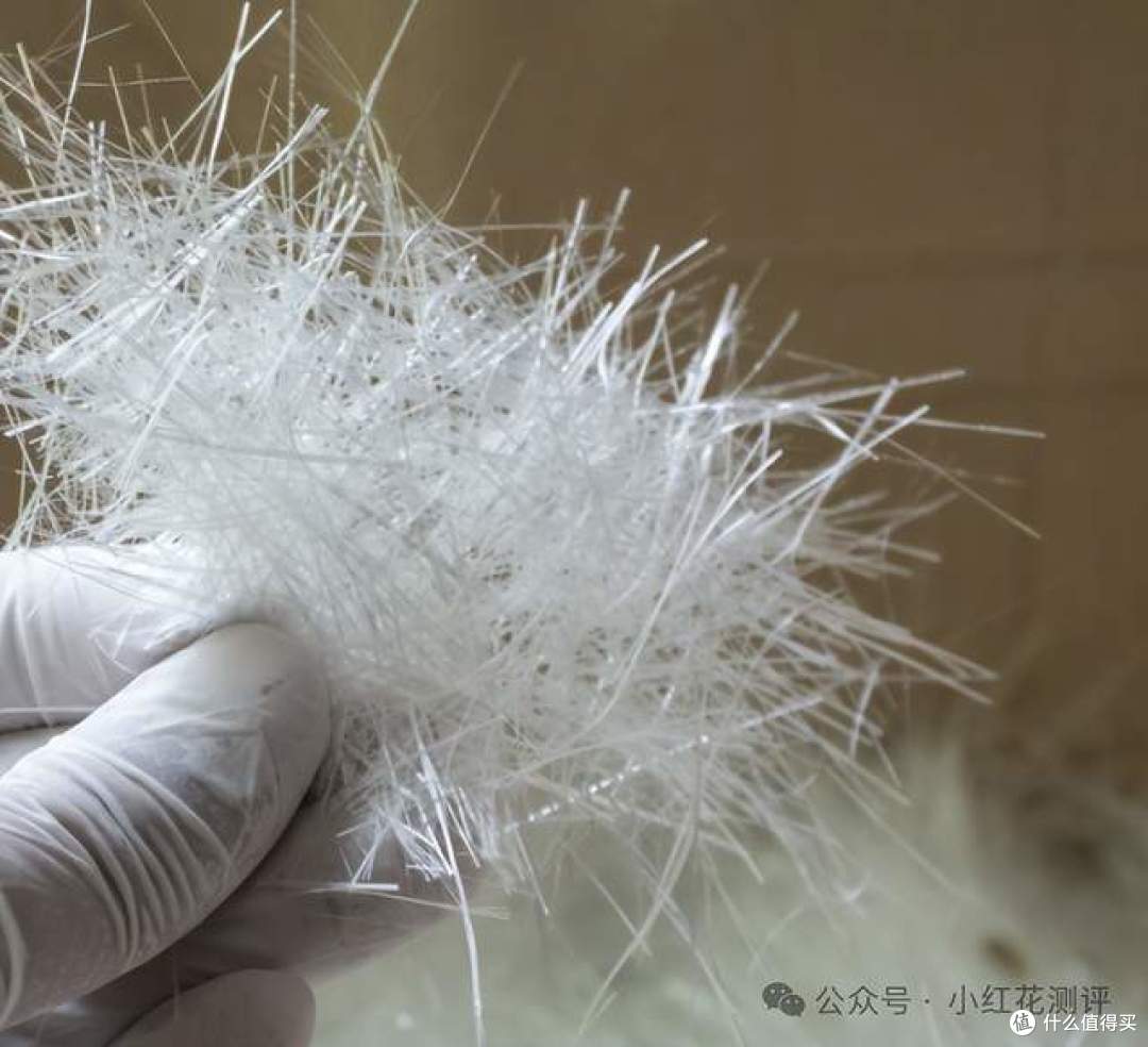 一身衣服,都是可乐、雪碧、娃哈哈?