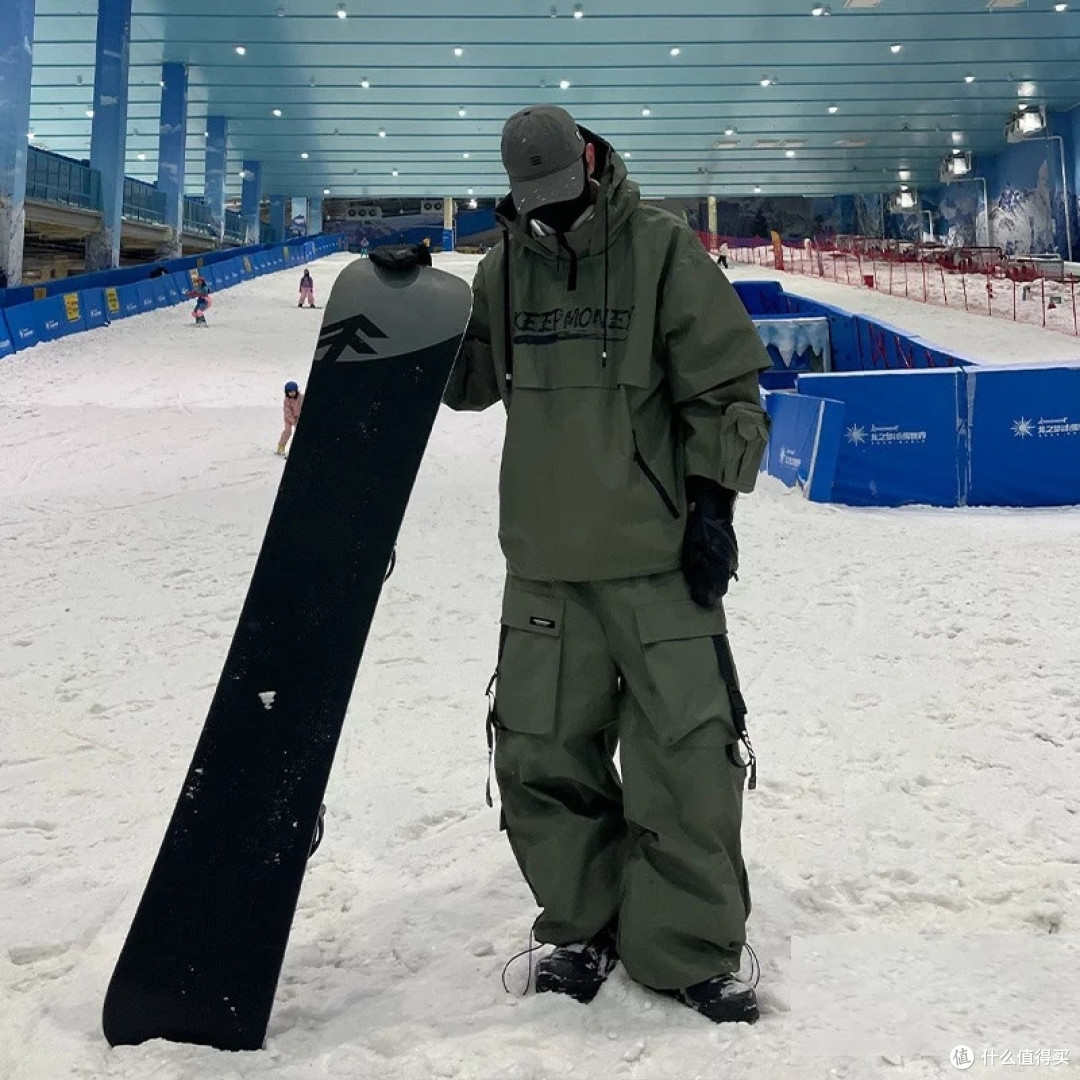 紫罗兰滑雪服套装:保暖与颜值兼备