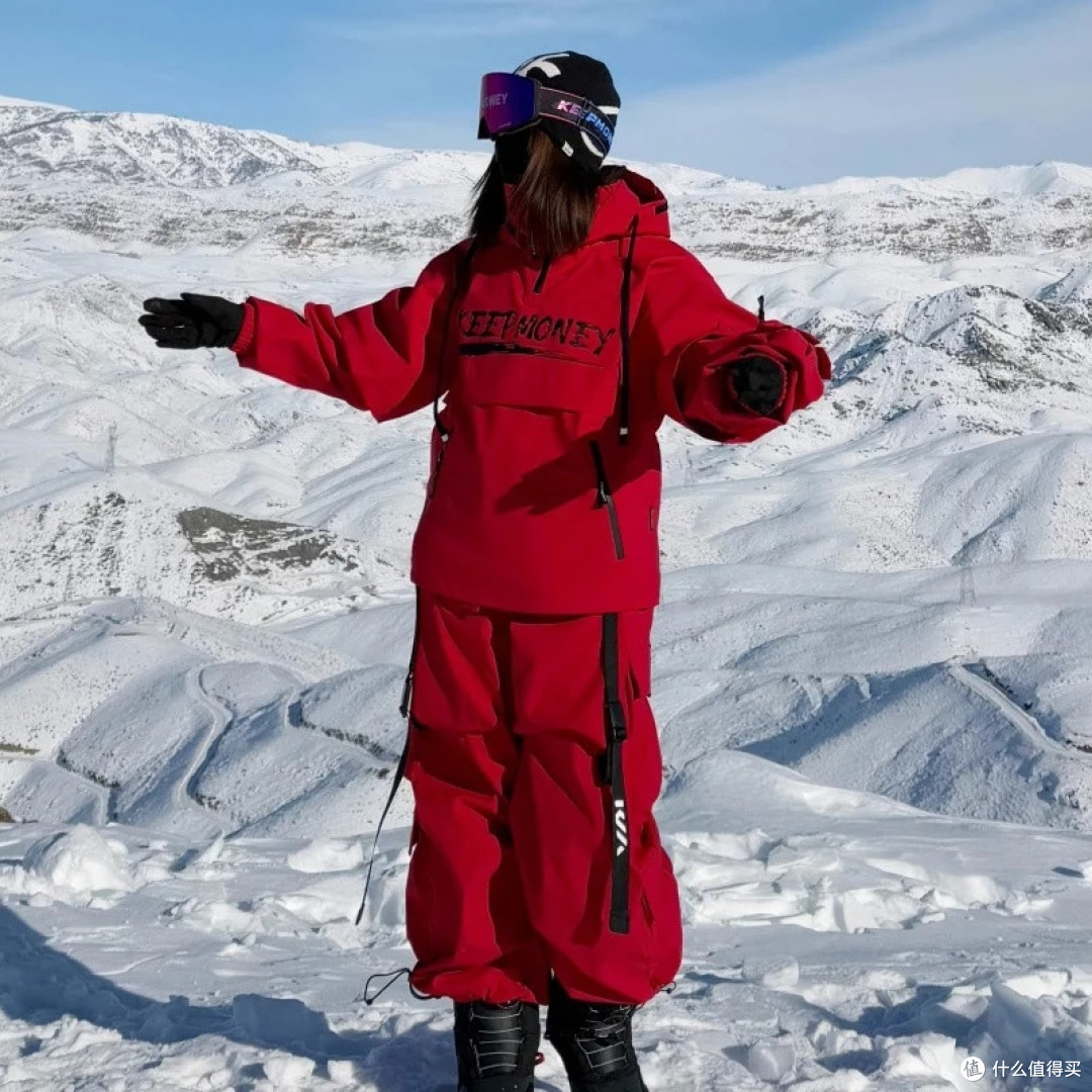 紫罗兰滑雪服套装:保暖与颜值兼备