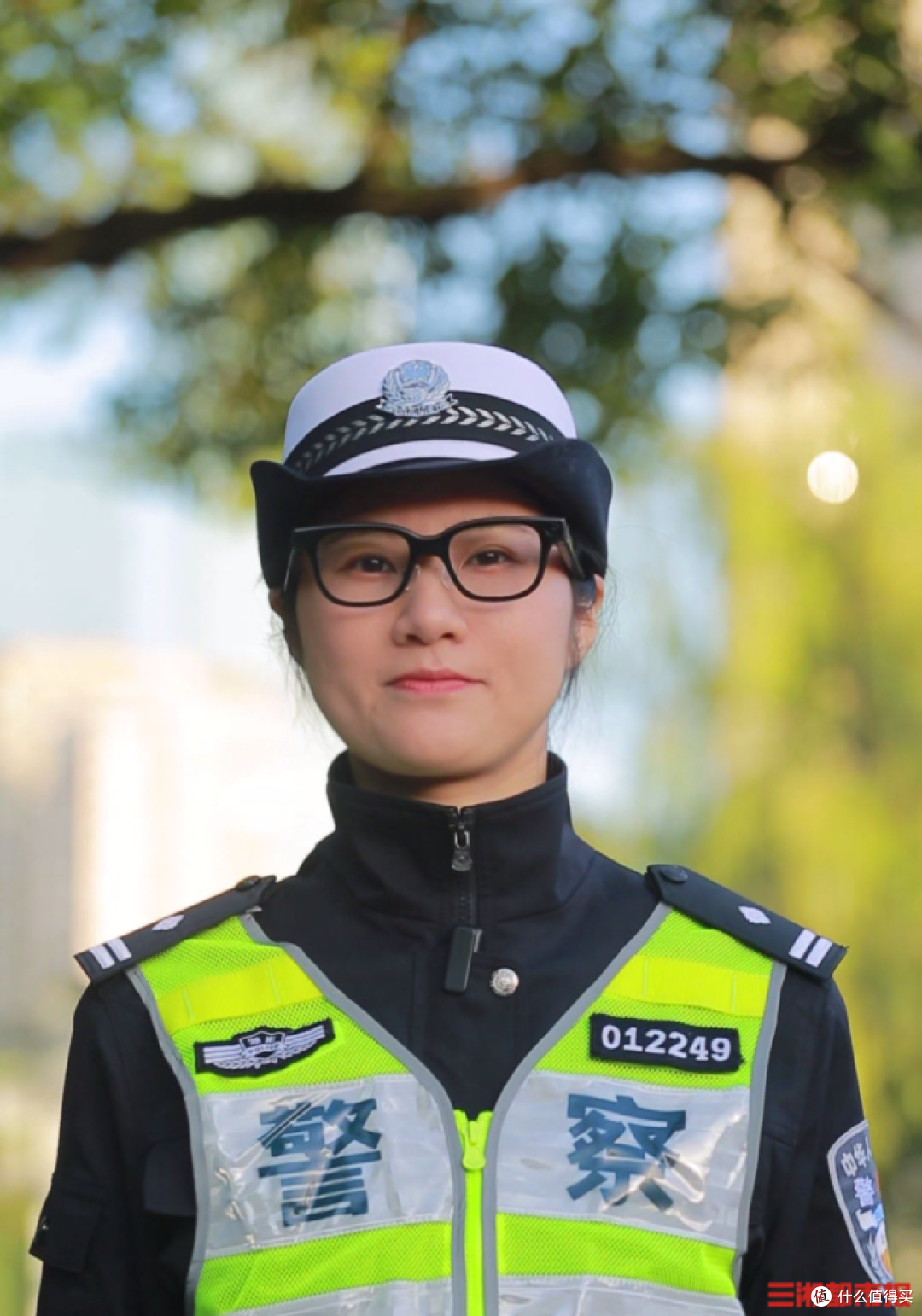 长沙交警配发 AI 眼镜：车牌信息 2 秒可查，核验效率提升 80%