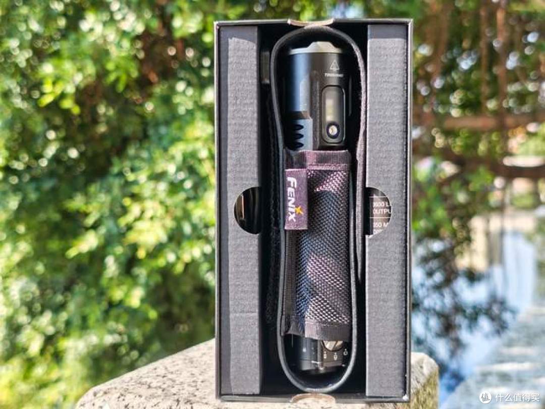 强光与多能兼具:Fenix TK25R手电