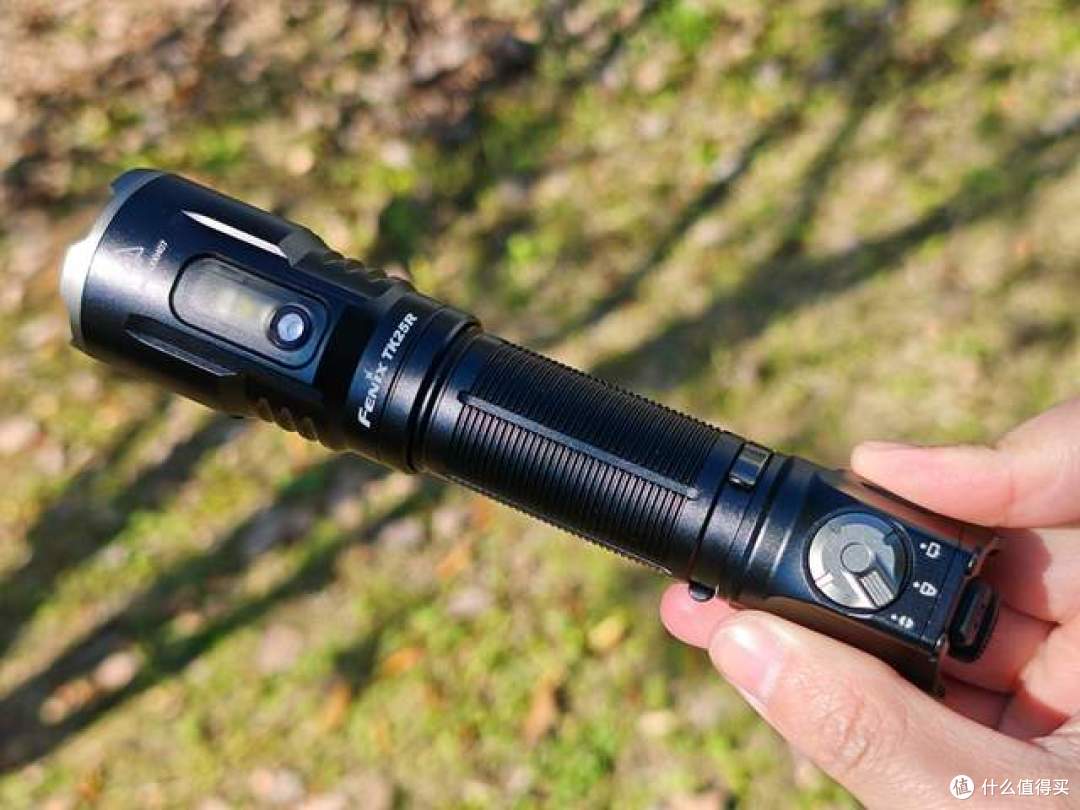 强光与多能兼具:Fenix TK25R手电