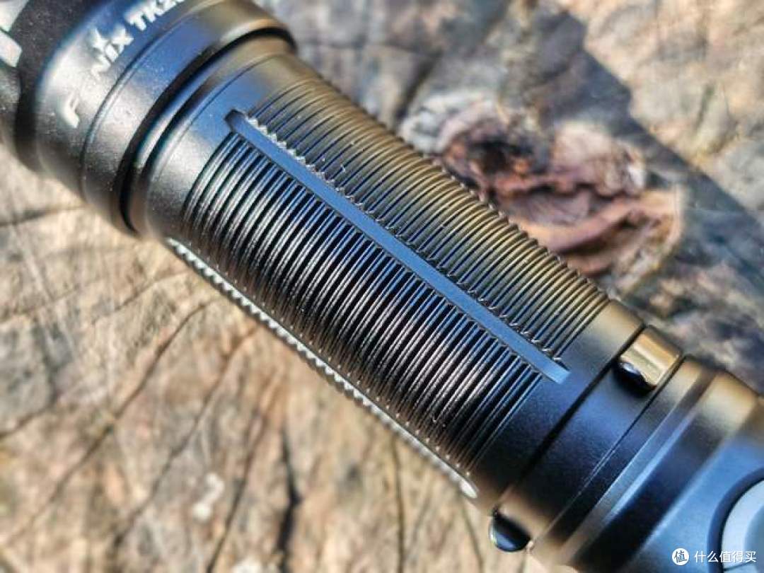 强光与多能兼具:Fenix TK25R手电