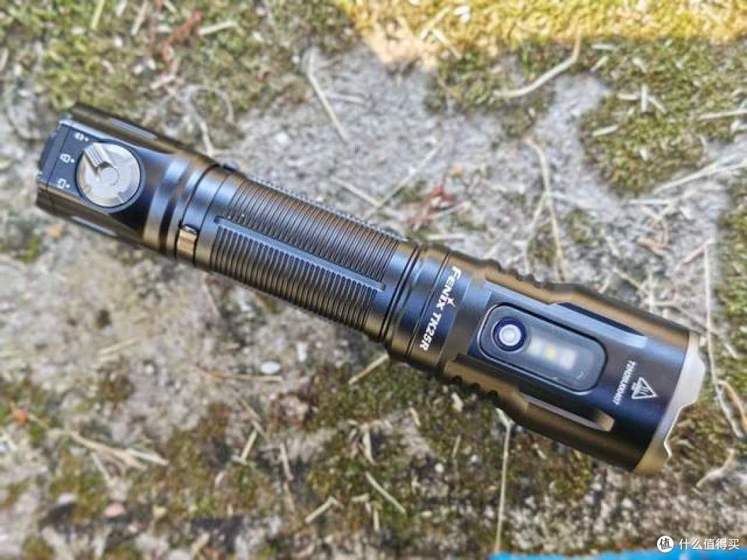强光与多能兼具:Fenix TK25R手电