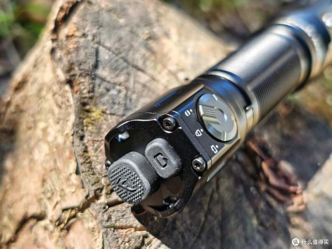 强光与多能兼具:Fenix TK25R手电