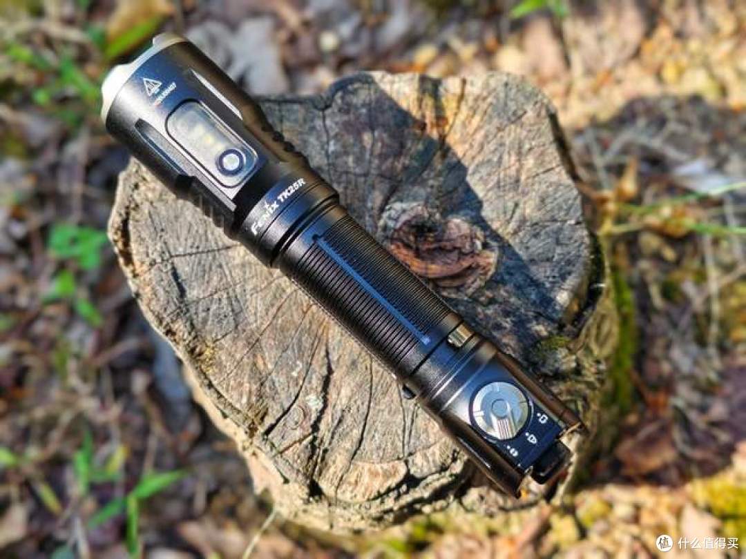 强光与多能兼具:Fenix TK25R手电