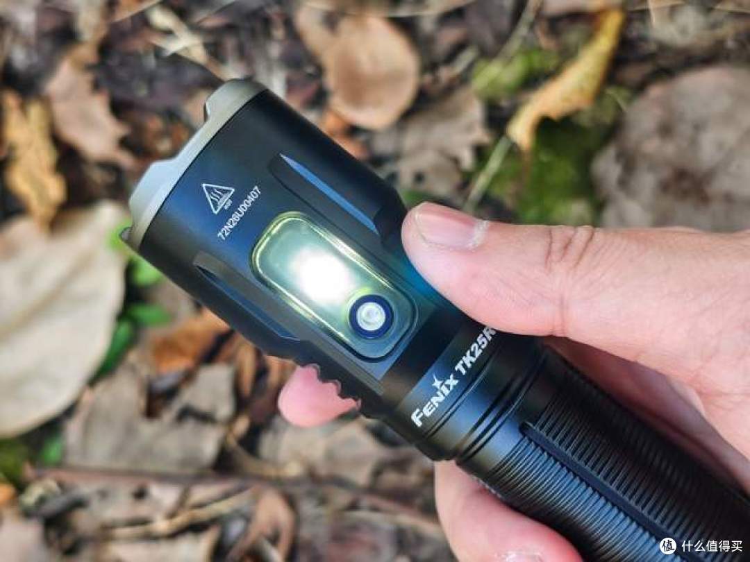 强光与多能兼具:Fenix TK25R手电