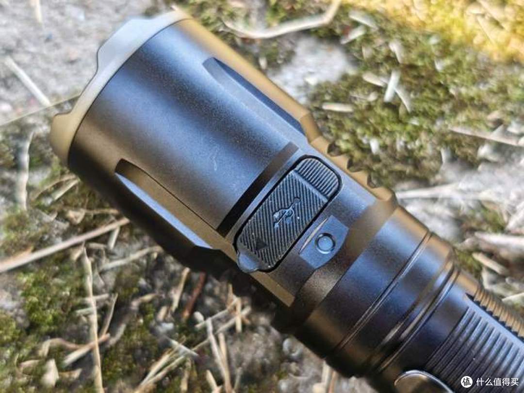 强光与多能兼具:Fenix TK25R手电