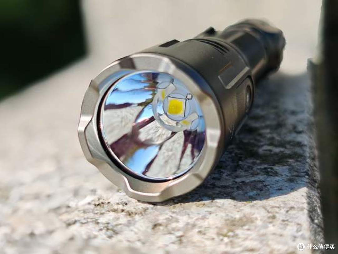 强光与多能兼具:Fenix TK25R手电