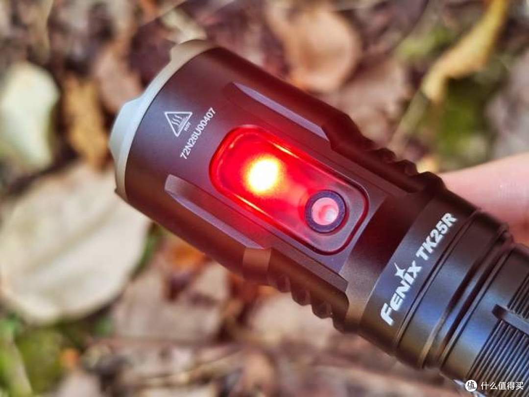 强光与多能兼具:Fenix TK25R手电