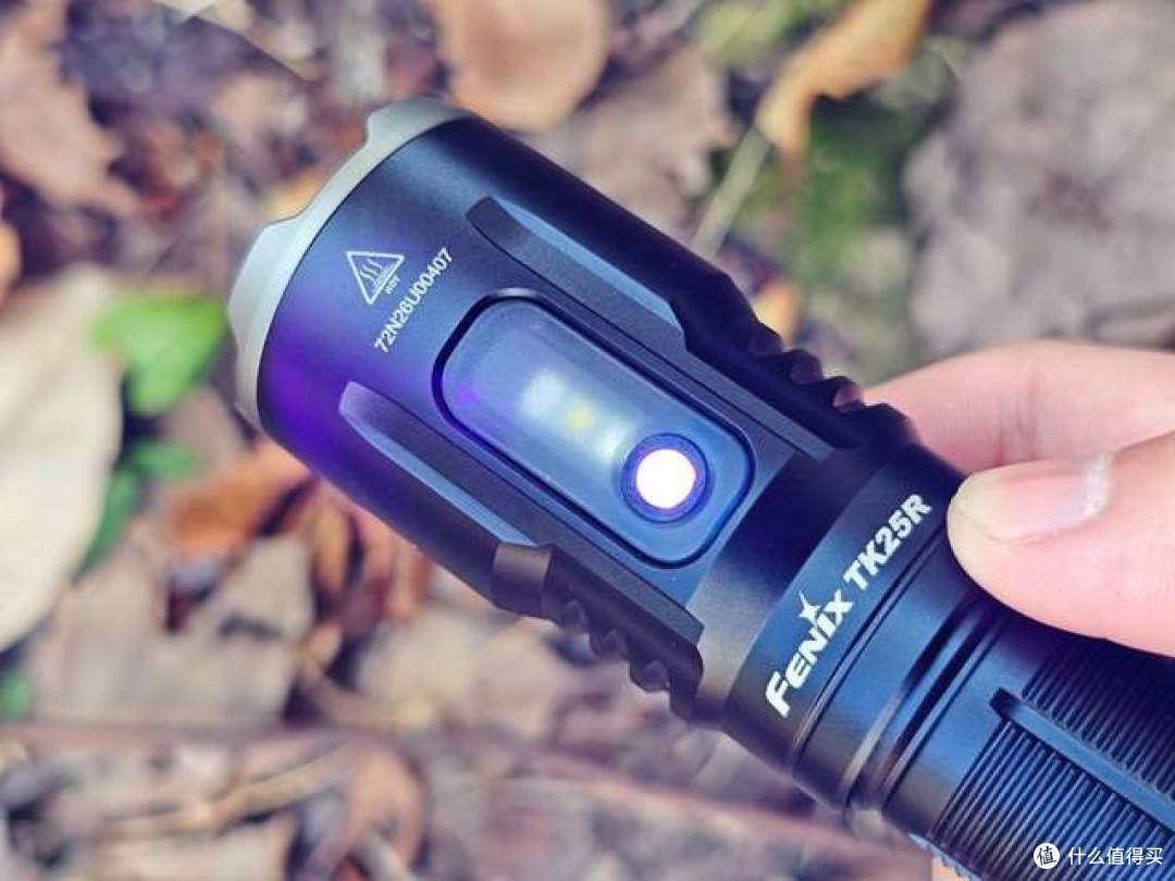 强光与多能兼具:Fenix TK25R手电