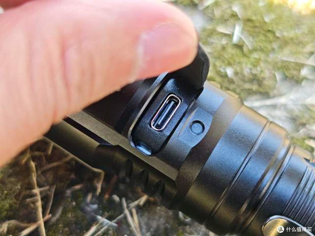 强光与多能兼具:Fenix TK25R手电