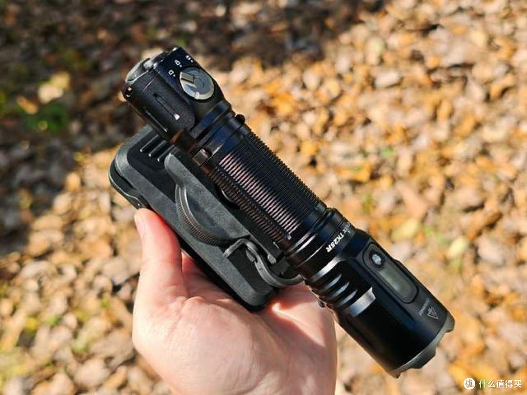 强光与多能兼具:Fenix TK25R手电