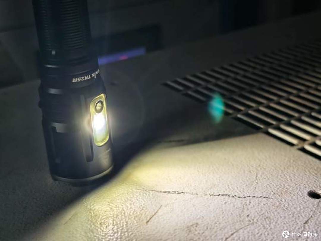 强光与多能兼具:Fenix TK25R手电