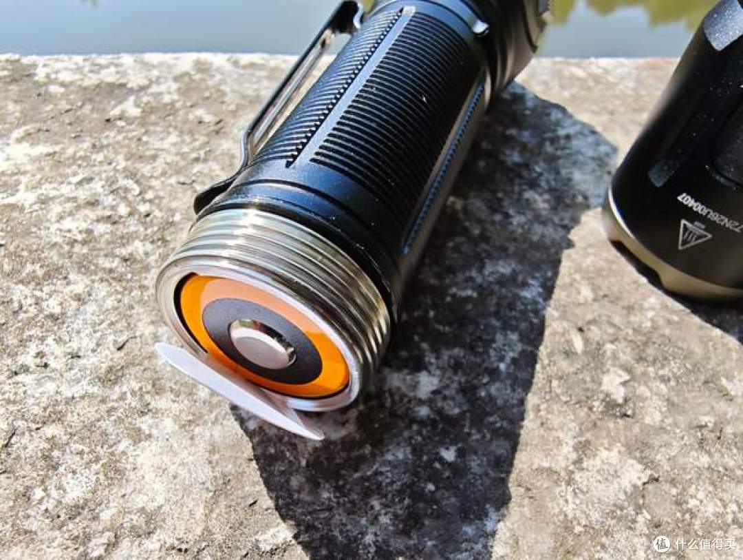 强光与多能兼具:Fenix TK25R手电