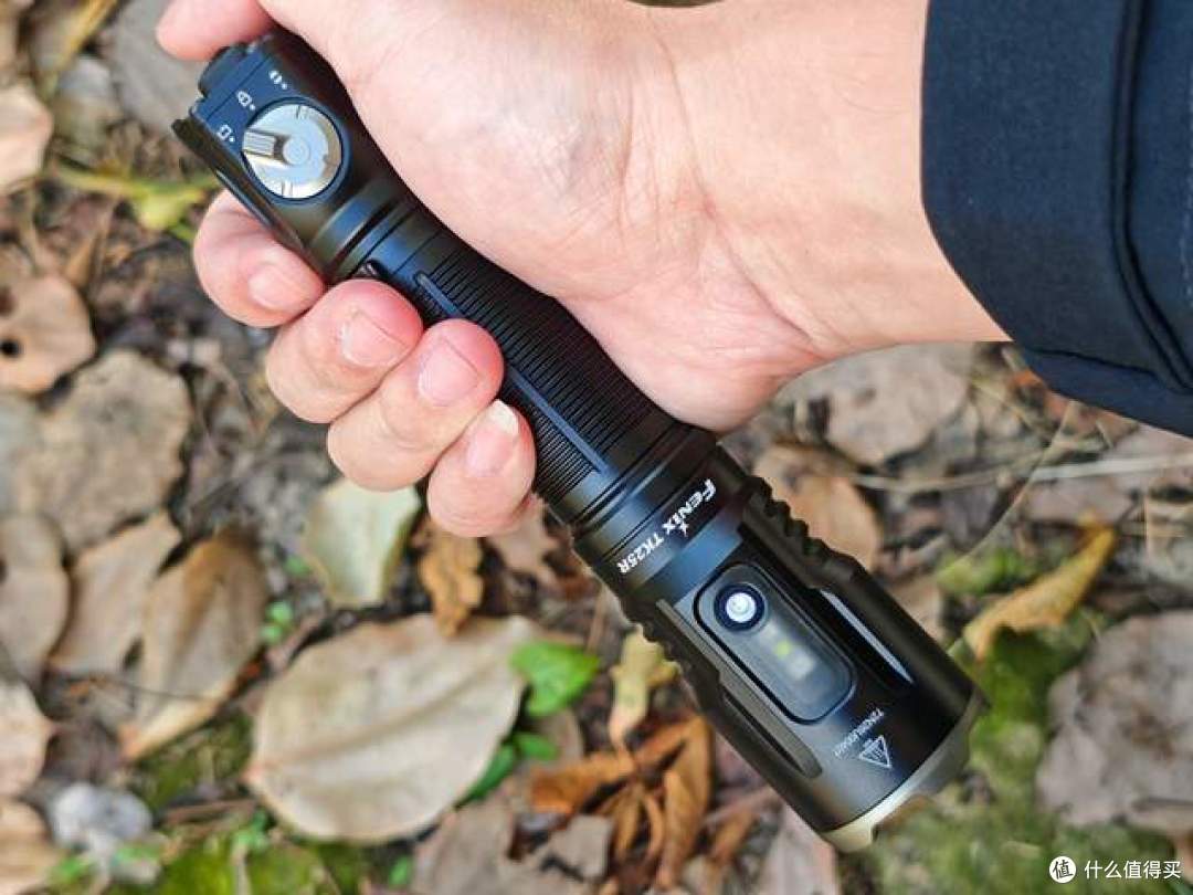 强光与多能兼具:Fenix TK25R手电